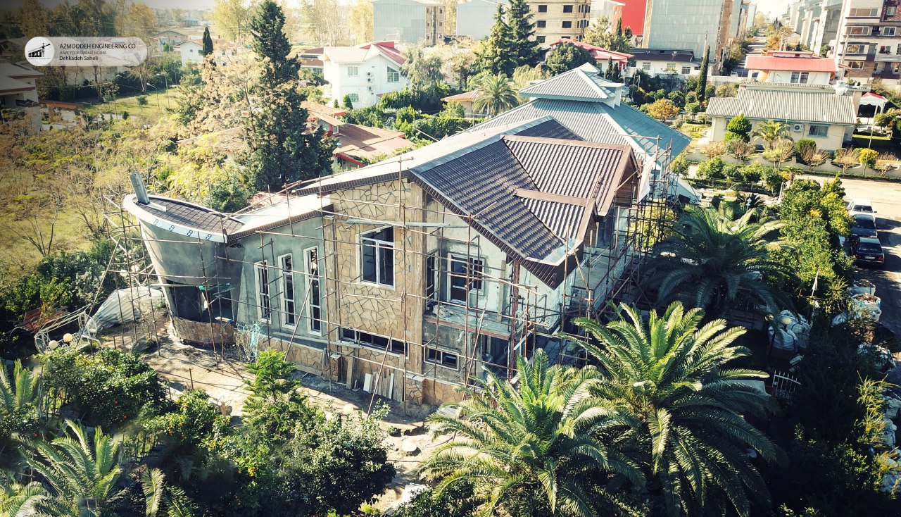 تصویر هوایی ویلای دهکده ساحلی انزلی آقای رشیدی به سبک روستیک طراحی و اجرا توسط گروه مهندسی آزموده